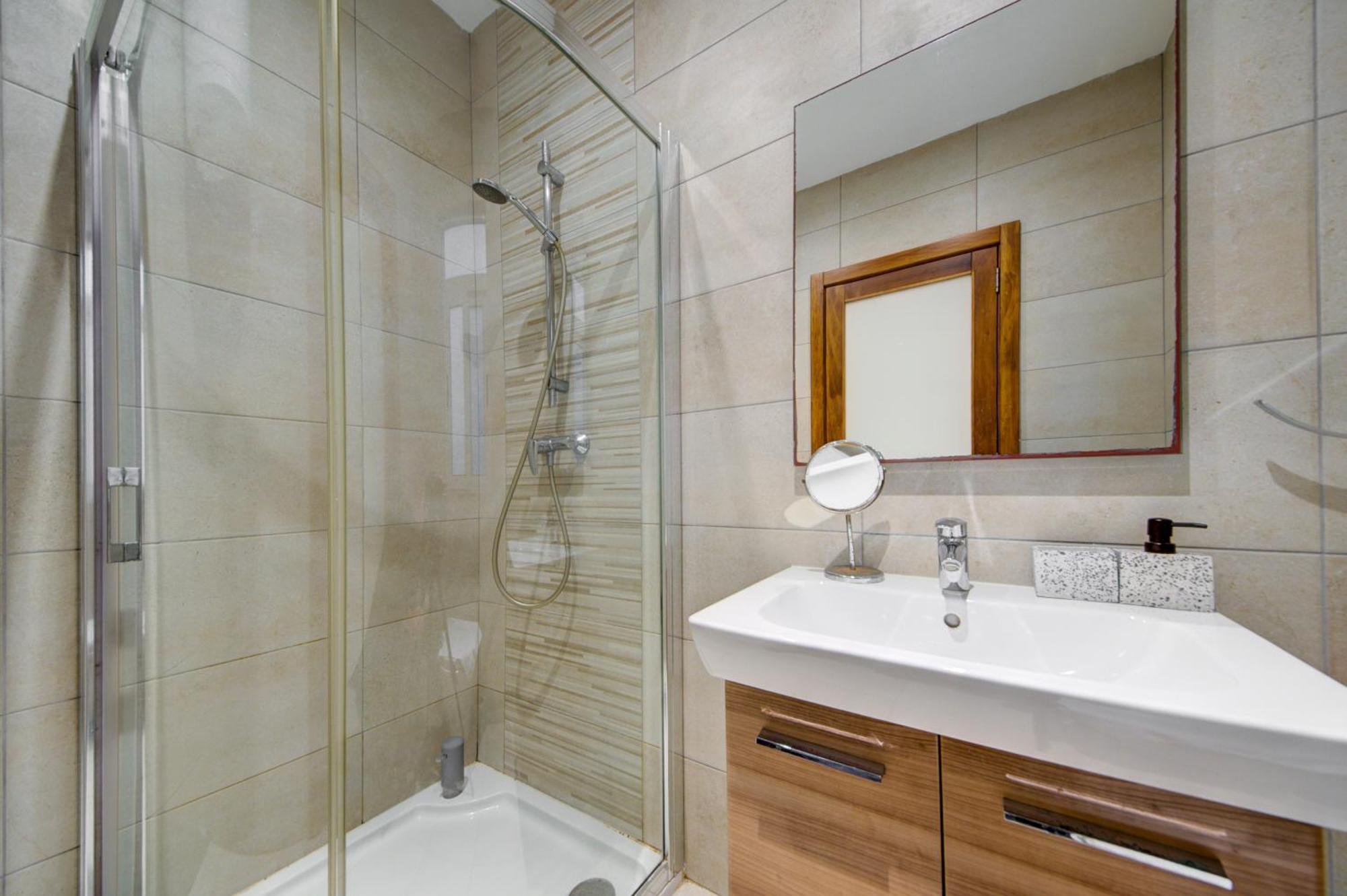 Top Floor Apt With Common Pool Close To All Amenities セント・ポールズ・ベイ エクステリア 写真