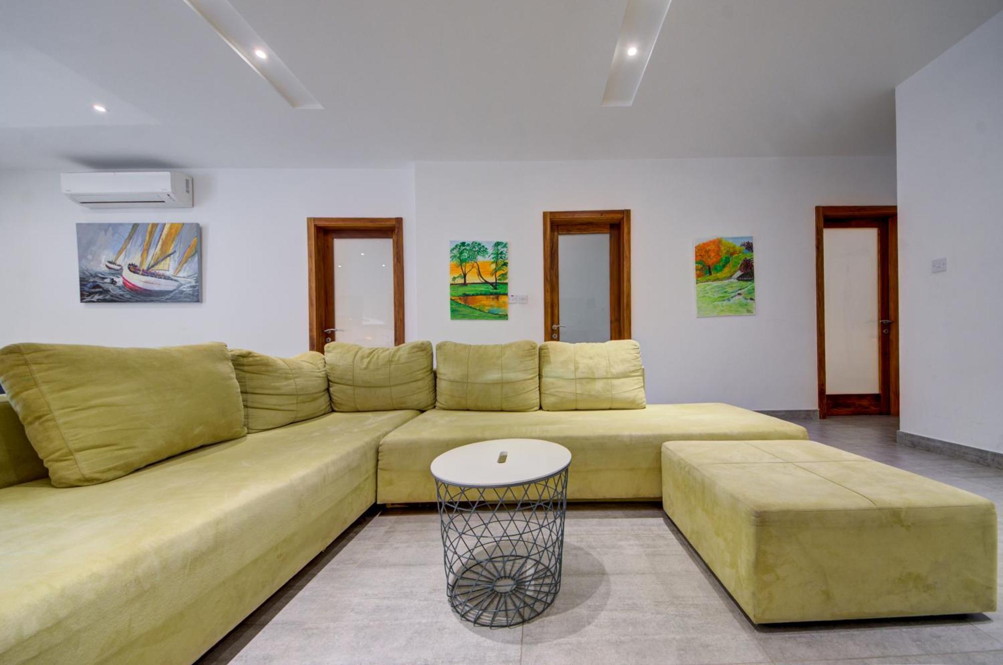 Top Floor Apt With Common Pool Close To All Amenities セント・ポールズ・ベイ エクステリア 写真