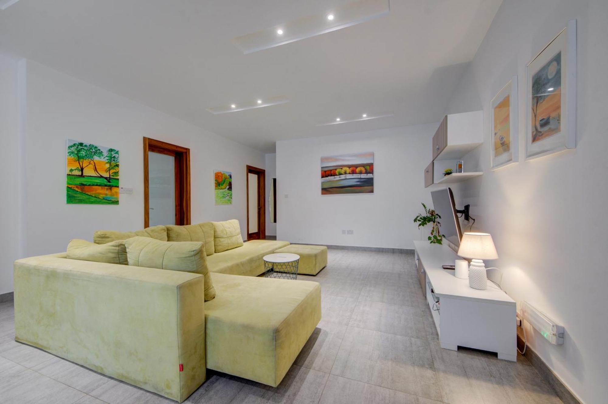 Top Floor Apt With Common Pool Close To All Amenities セント・ポールズ・ベイ エクステリア 写真