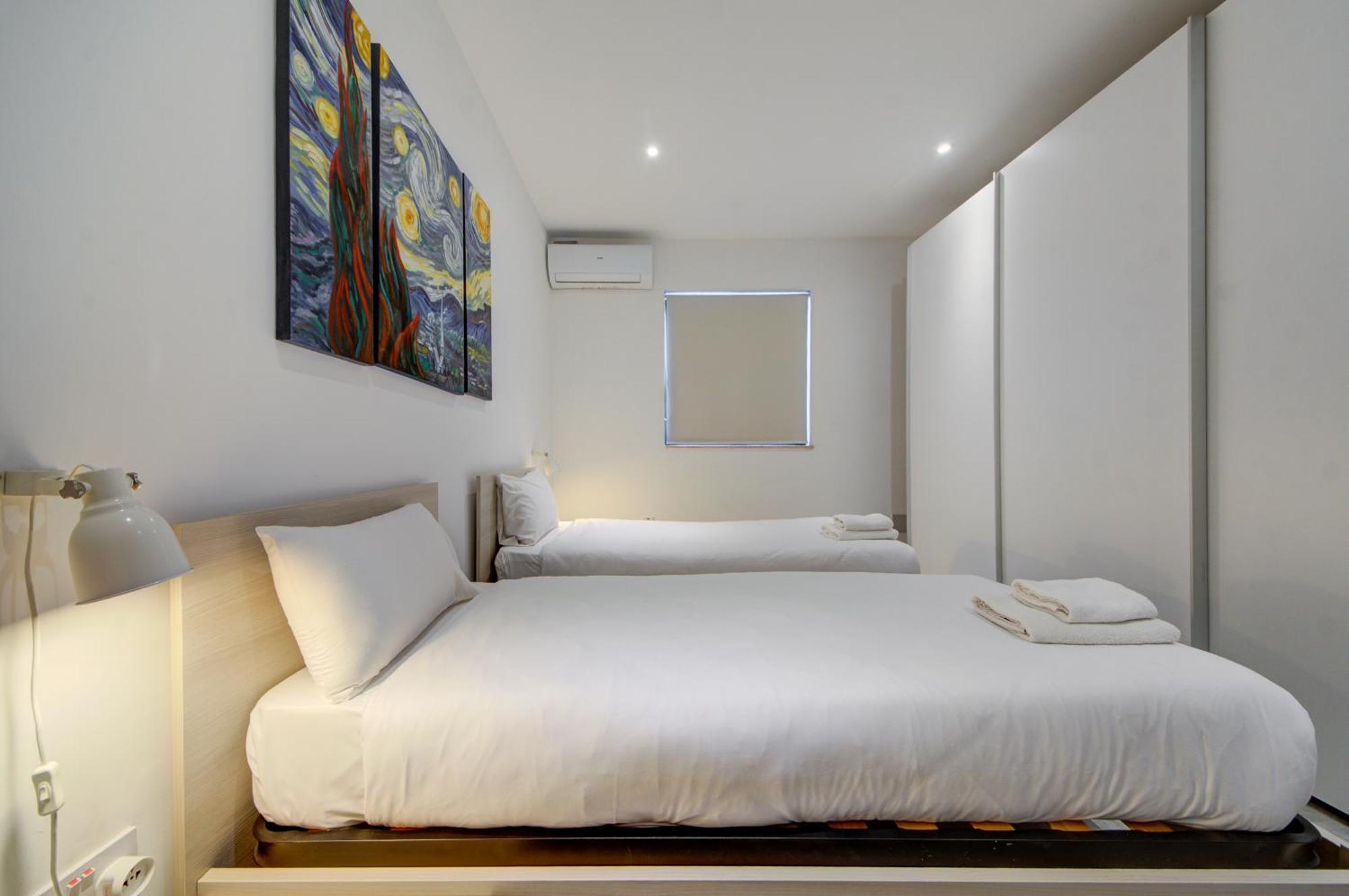 Top Floor Apt With Common Pool Close To All Amenities セント・ポールズ・ベイ エクステリア 写真